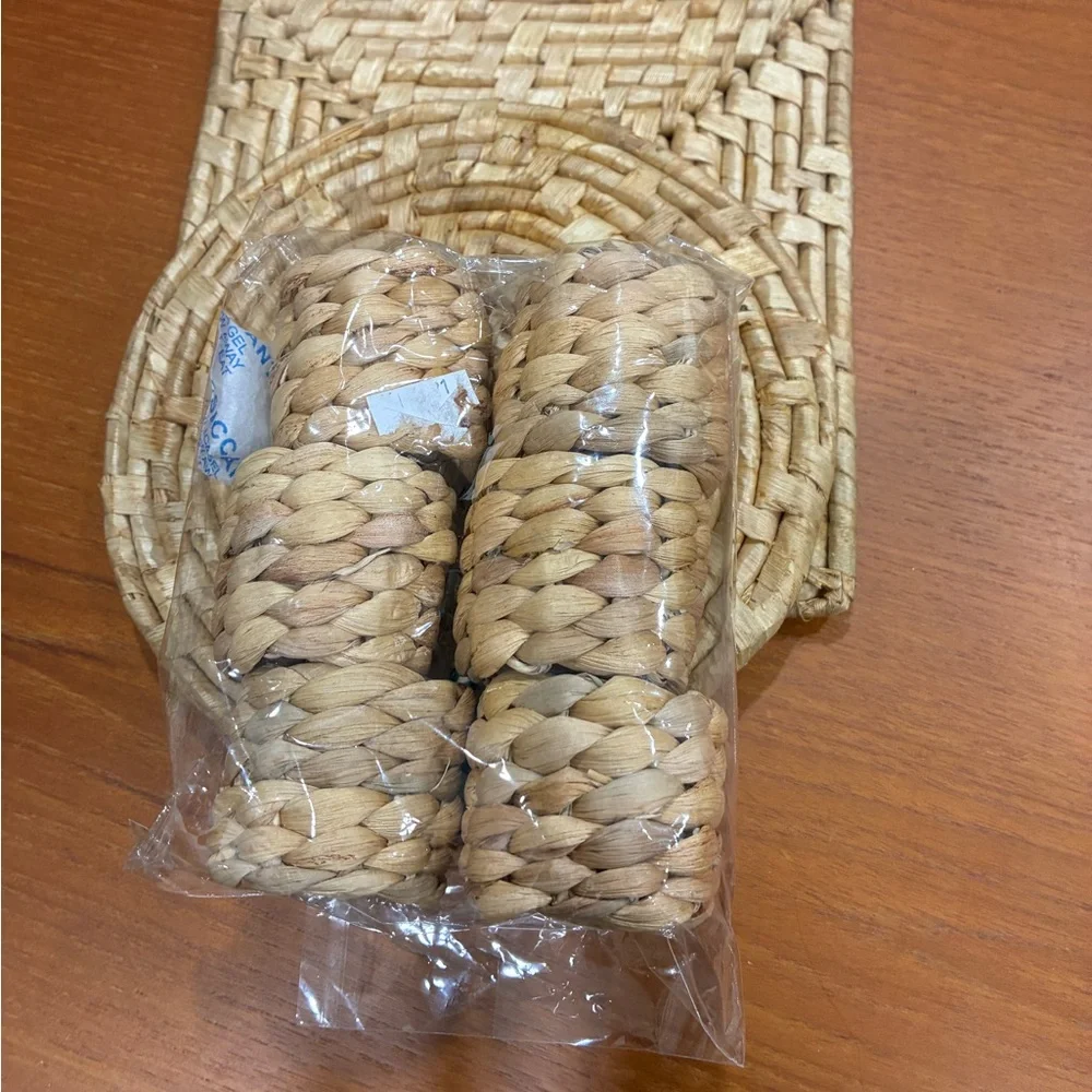 All Woven Straw Trivets+ 6 Napkin Rings+4 Napkins NIB rings  Napkins and Trivets